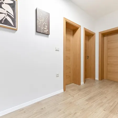 Tia Apartment *