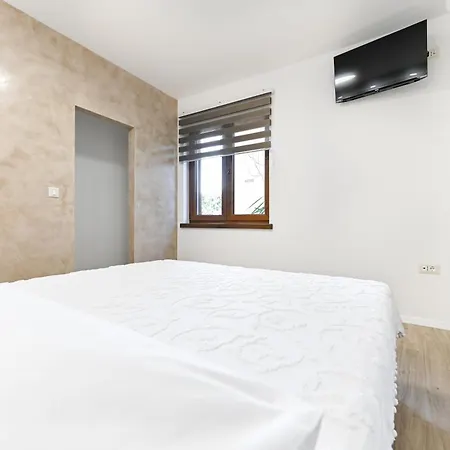 Tia Apartment